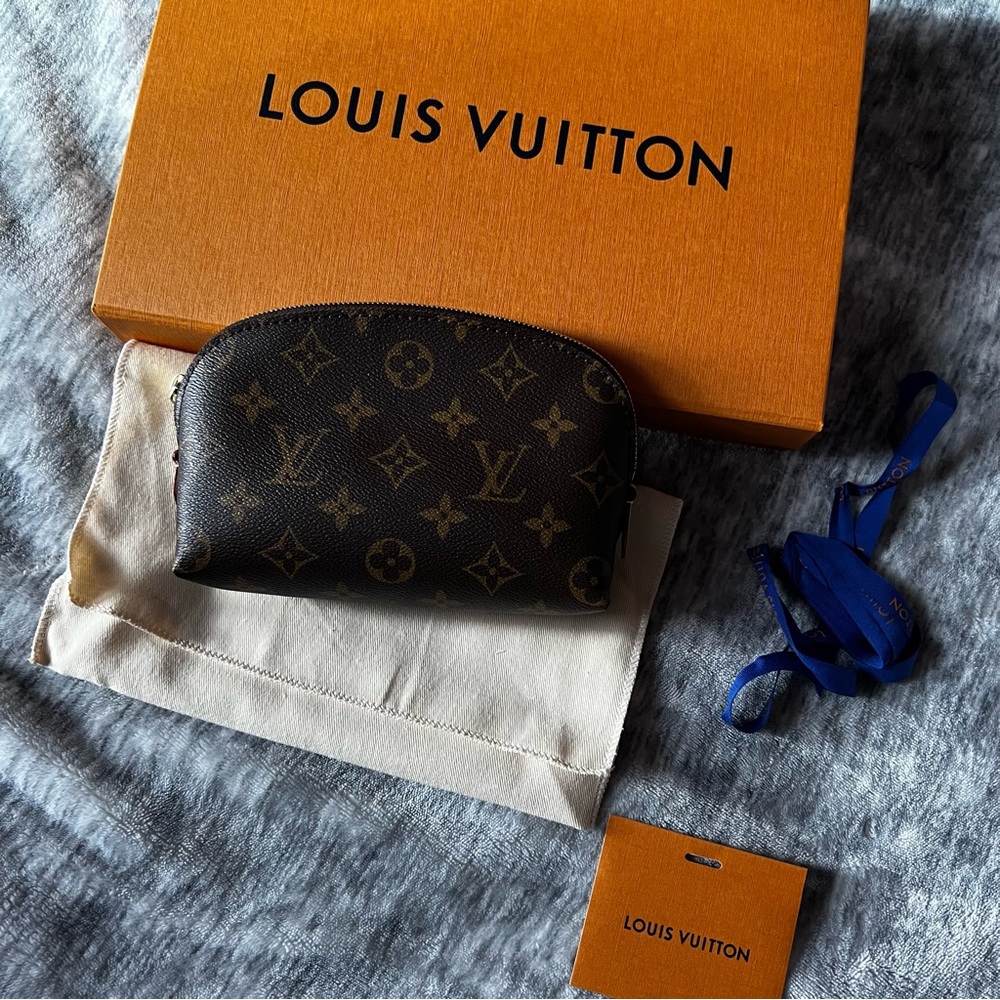 LOUIS VUITTON MONOGRAM COSMETIC POUCH MAKEUP BAG - Picture 2 of 7